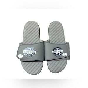 New York Yankees Player Issued Worn Florida Instructional League Slides Size 13